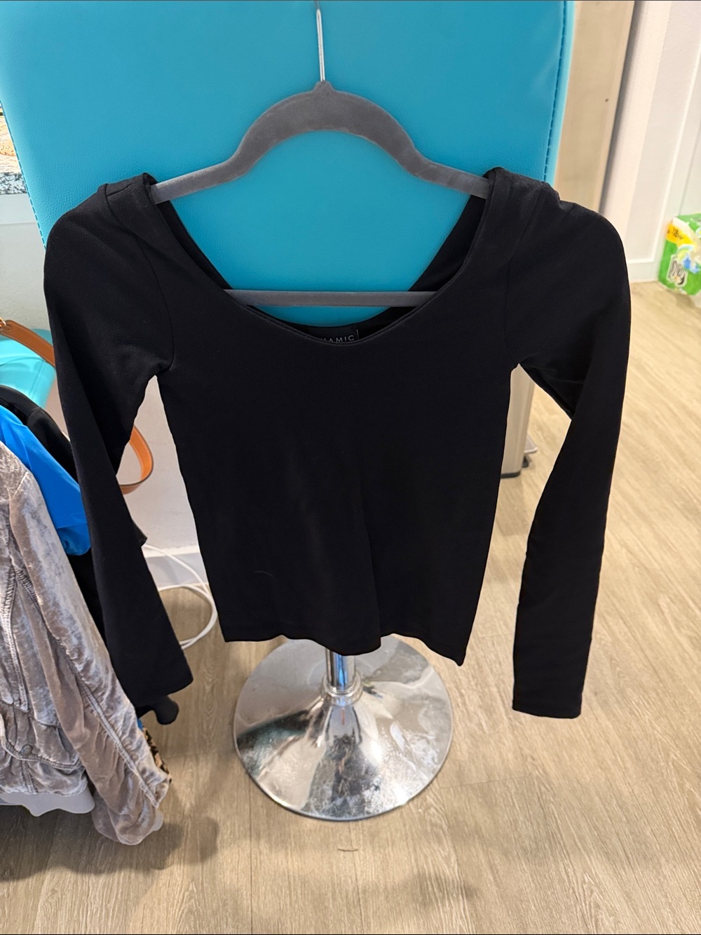 Women's Black Long-Sleeve Scoop Neck Tee very snug fits like an xs/s never worn